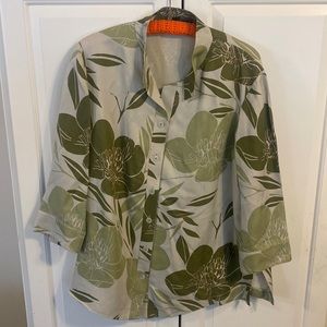 Ellen Tracy light weight comfy button up shirt